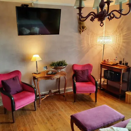 Au Trou Perdu Bed & Breakfast *
