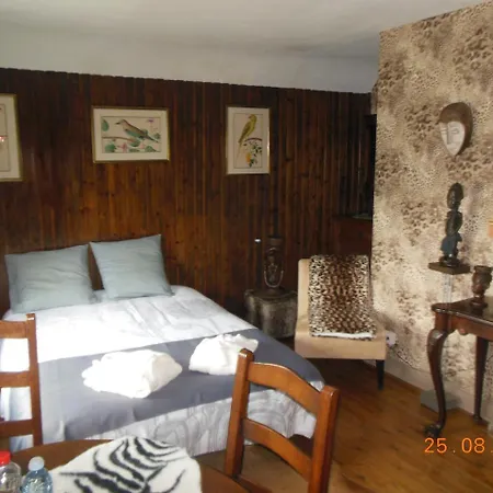 Au Trou Perdu Bed & Breakfast *