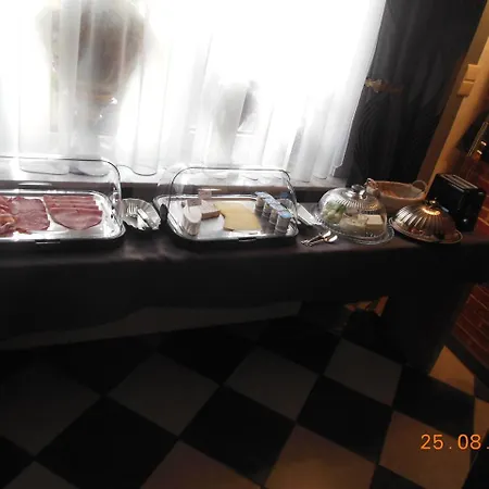 Au Trou Perdu Bed & Breakfast *